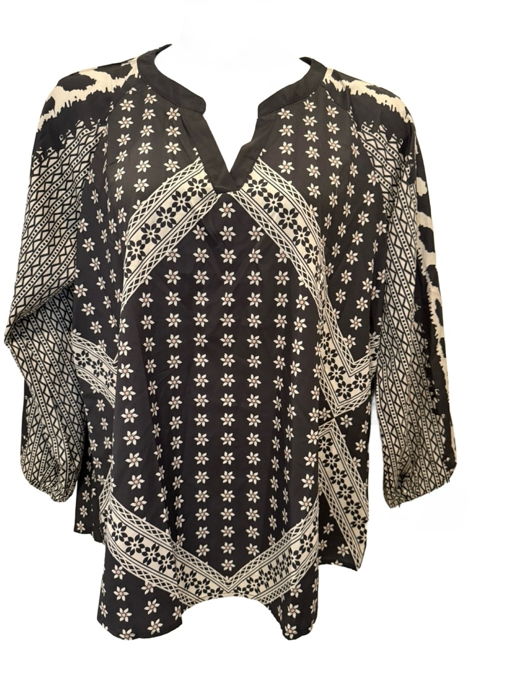 BloomChic Black and Cream Printed Split-Neck Tunic. 14/16